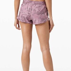 Lululemon Hotty Hot Short 2.5
